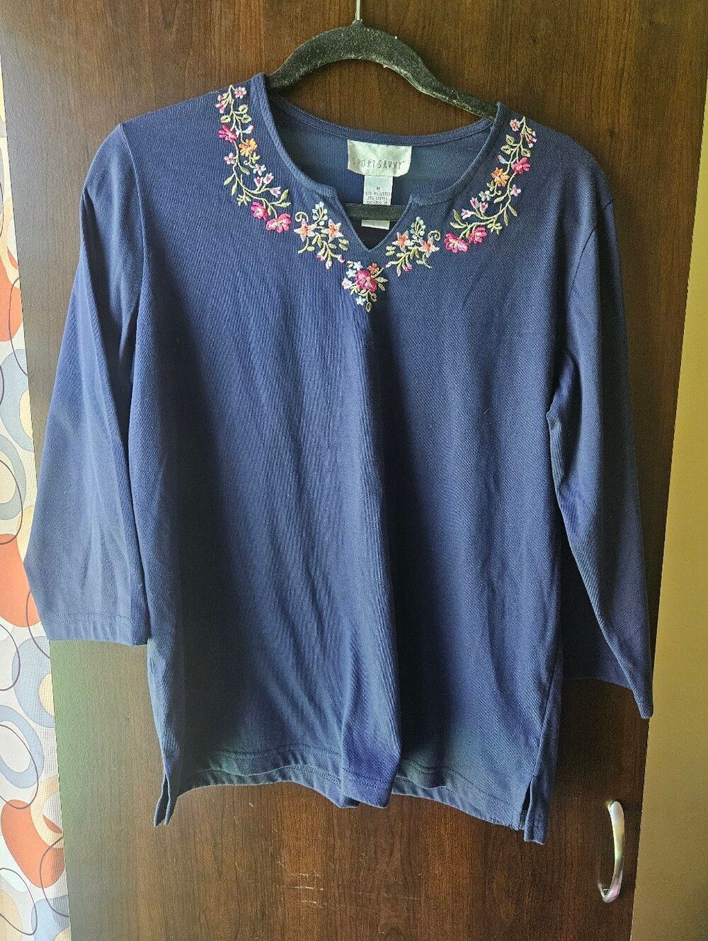 Sport Savvy Navy Embroidered V-Neck Sweater Size Medium